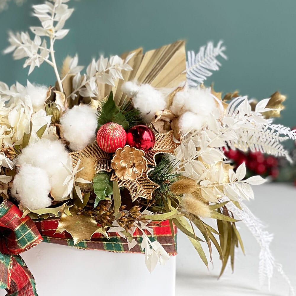 Preserved Flower and Leaf Christmas Centrepiece