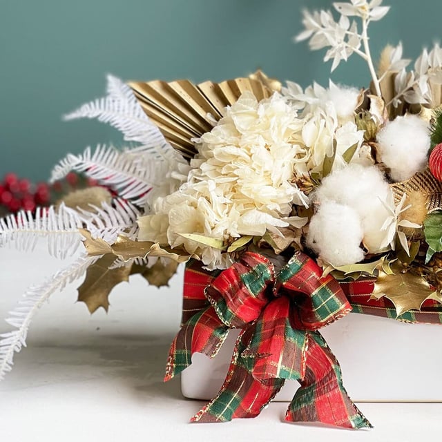Preserved Flower and Leaf Christmas Centrepiece