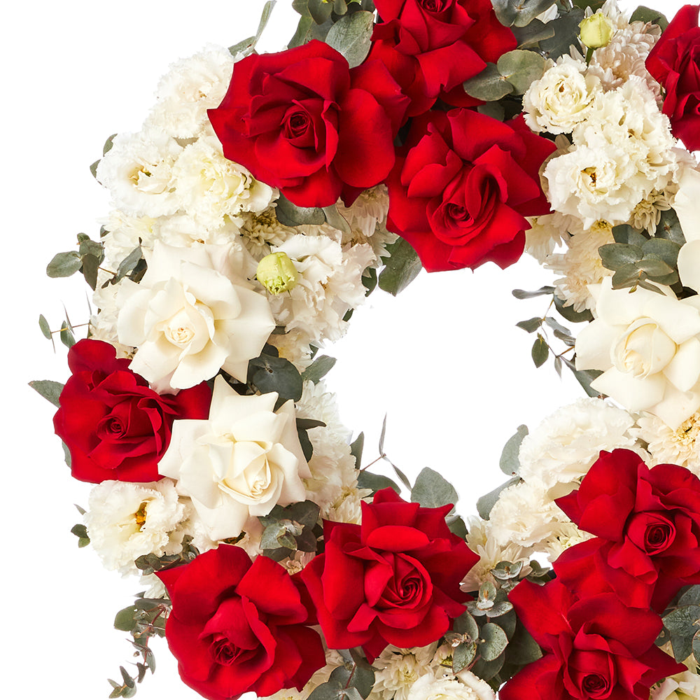 Classic Red and White Wreath