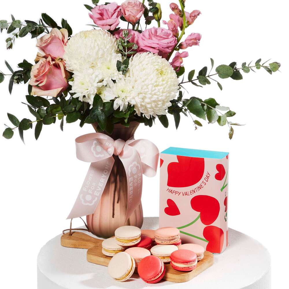 Sweet Pink Vase with Macarons