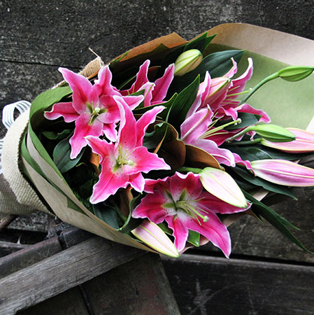 Pink-oriental-lily-bouquet