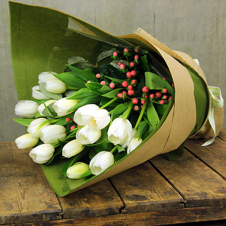 white-tulips-with-berries